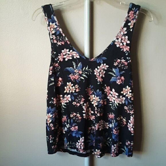 💫💫💫 AEO FLORAL CREPE SOFT N SEXY CAMISOLE TOP MEDIUM - Picture 1 of 3